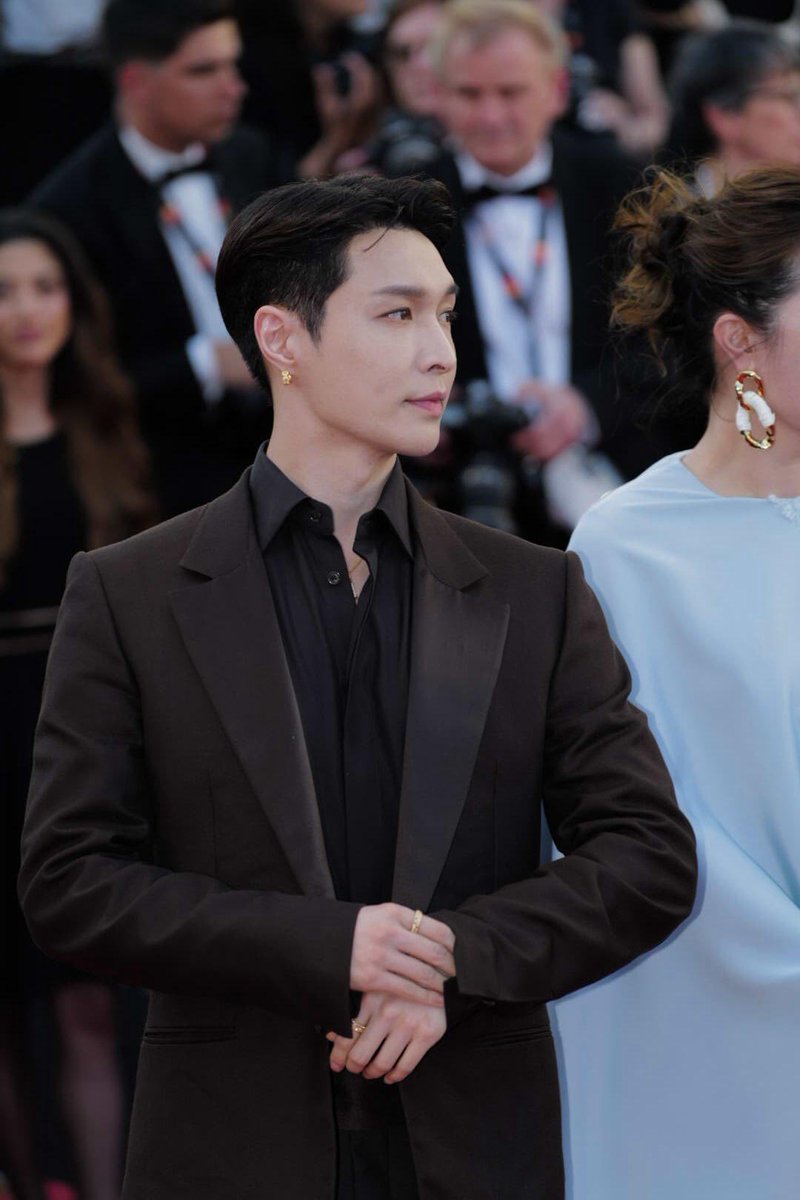 yixing loops tweet media