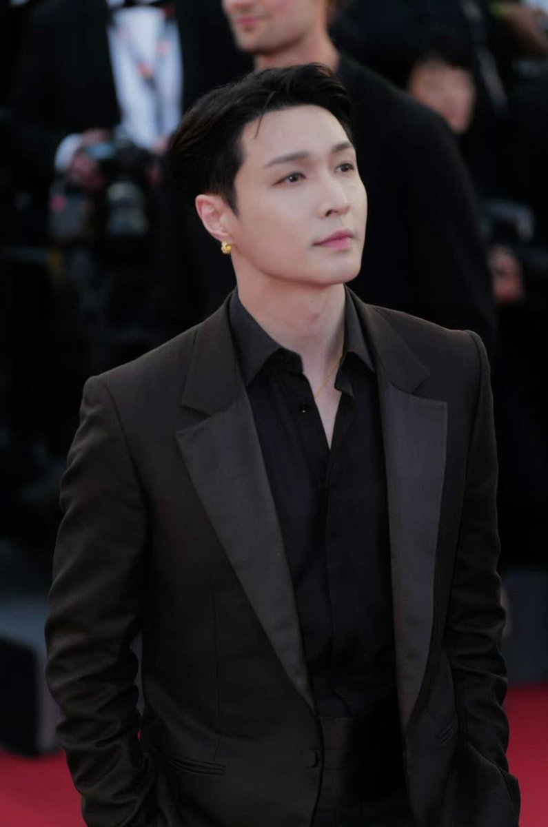 yixing loops tweet media
