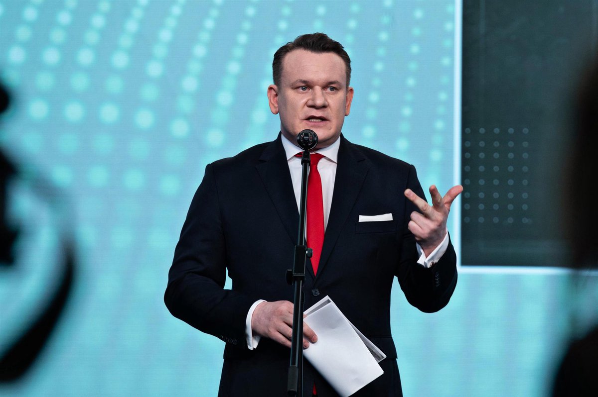 🚨BREAKING: Member of EU Parliament Dominic Tarczyński has been banned from entering the country to attend Tommy Robinson's rally this Saturday 16th May

This is now an international incident.

Keir Starmer has lost his mind.