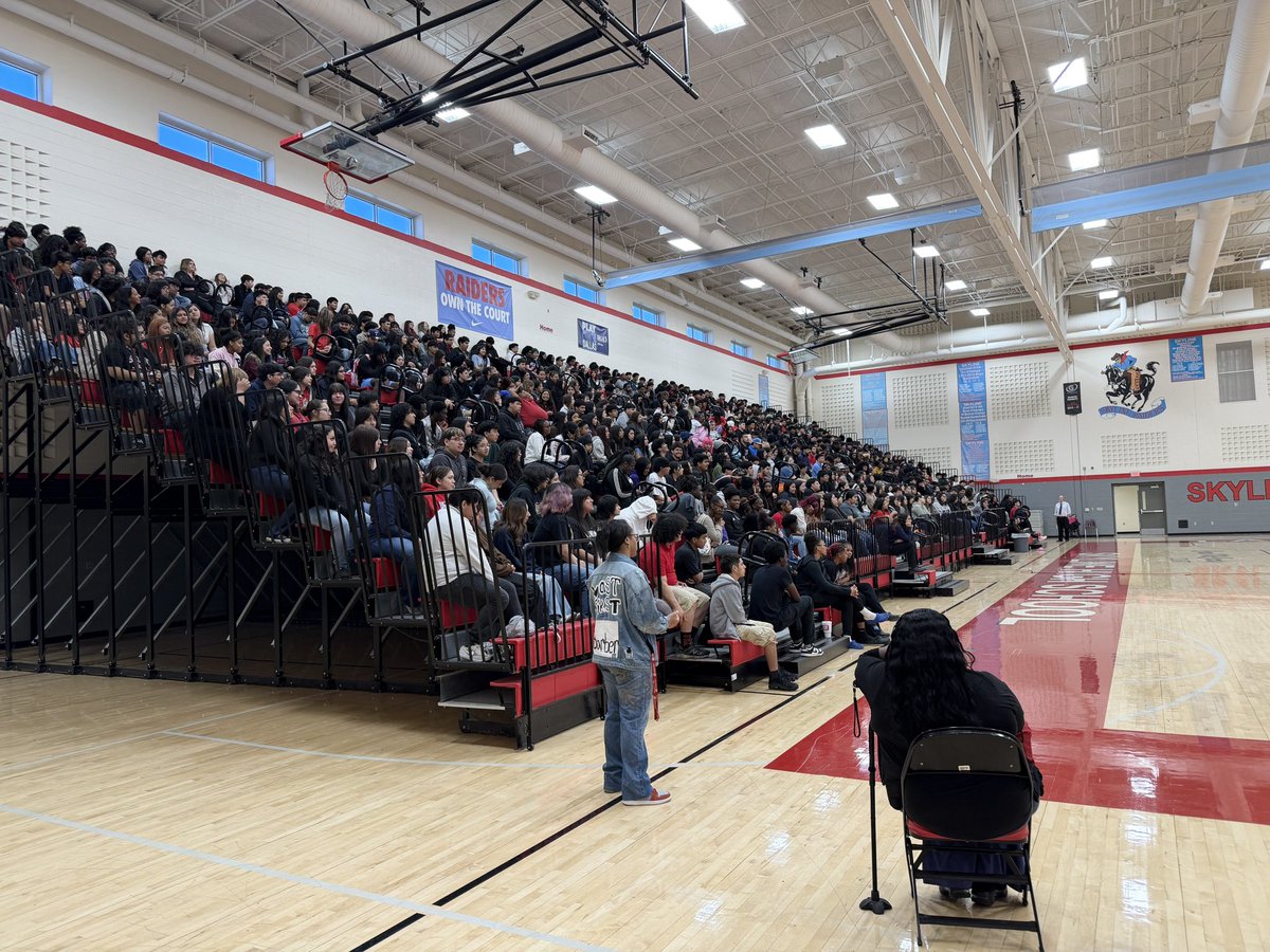 WhenSeanSpeaks's tweet photo. Spoke to 850 seniors at Skyline High School and 20 faculty in Dallas. Funded by WatchURBAC. https://t.co/J6haMHDY8P