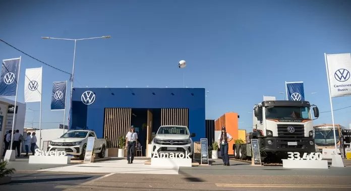 Planetacamion's tweet photo. VOLKSWAGEN APUNTÓ A LA MINERÍA Y MOSTRÓ SU CARTA PESADA EN SAN JUAN
https://t.co/uZPG63uYYO
#Volkswagen #Camiones #Transporte #Minería #SanJuanMinera #Constellation #MAN #TRAXON https://t.co/GVzXo5cVC9