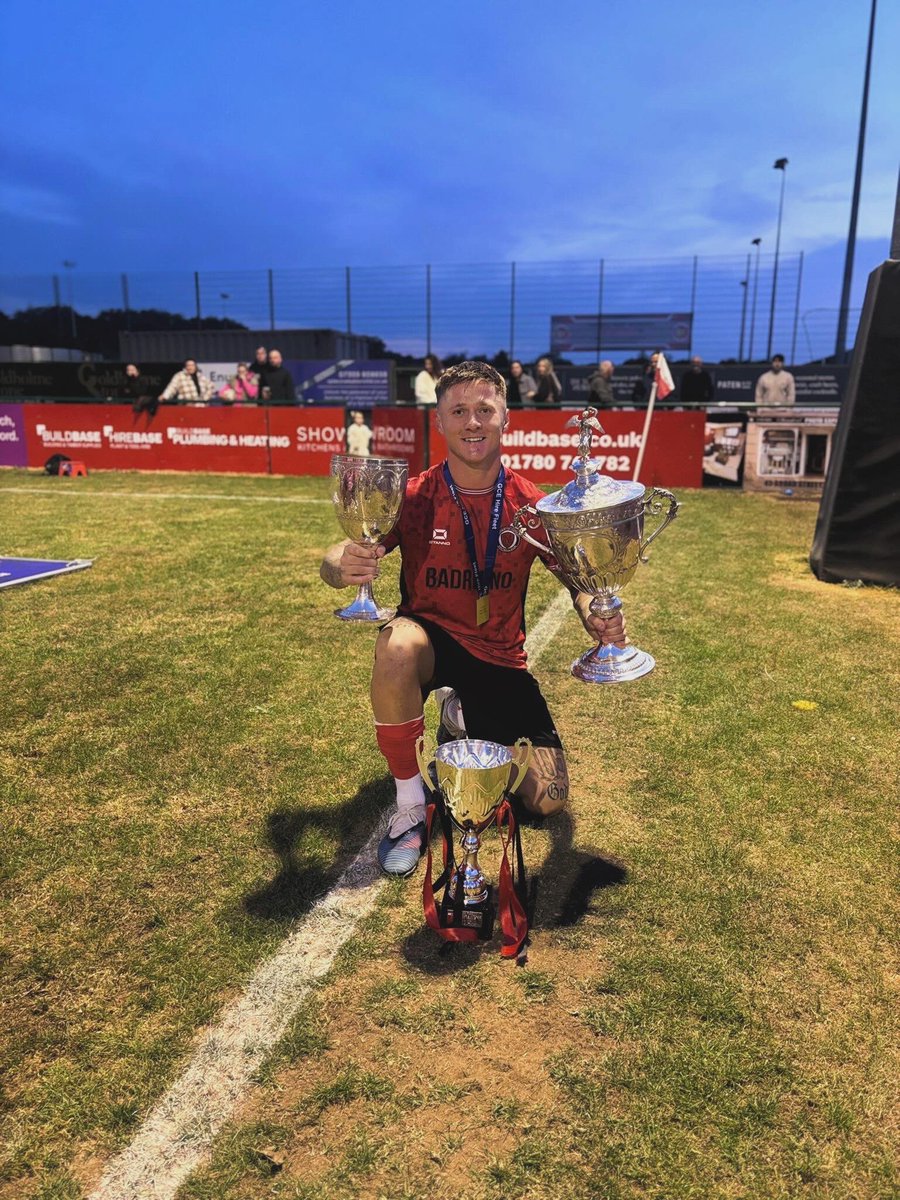 LukeJClemenson's tweet photo. 25/26 season done, double winners again! 🏆❤️🖤 https://t.co/RPs4743I2Y
