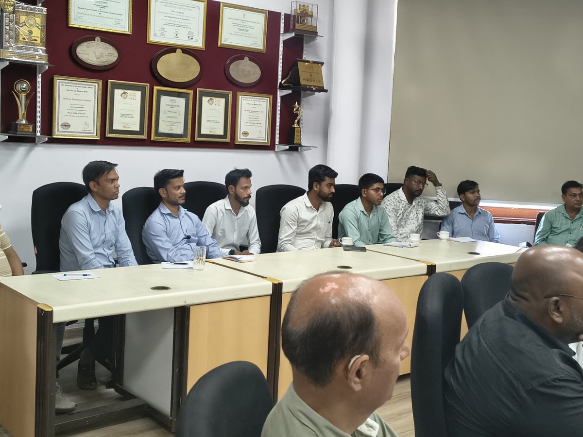 MPTransco's tweet photo. मुख्यालय शक्ति भवन, जबलपुर में आयोजित मानव संसाधन एवं प्रशासन विभाग की दो चरणों में संपन्न समीक्षा बैठक में उन्होंने यह बात कही। बैठक के प्रथम चरण में प्रबंध संचालक ने एचआर विभाग के अधिकारियों एवं कर्मचारियों के साथ विभिन्न एचआर मॉड्यूल की समीक्षा की। https://t.co/kxOzJfKIbh