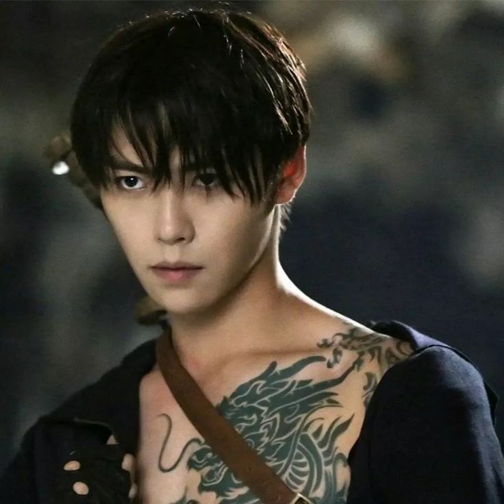 DOIE_BUNNY_'s tweet photo. Drop the cpop seeds idol career for a second and give me Kaiwen as Wu Xie 😭
Kaiwen as Wuxie &amp; Bai Jingting as Zhang Qiling 

#Daomubiji #Timeraiders #Ultimatenote #ChenKaiwen https://t.co/AaiSBa5mMJ
