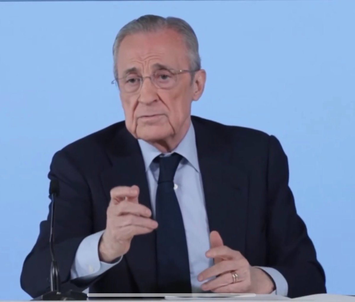 MarioOjeda724's tweet photo. Florentino “por qué los periodistas no se meten con el Atlético de Madrid?”

“Por qué se meten solo con el Madrid?”

Vive en una realidad paralela, se cree sus propias mentiras este señor. Vaya ridículo ha hecho https://t.co/5mDNCQfF1X