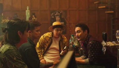 squidmanexe's tweet photo. 3 Good Guys เมื่ออนันดาต้องมาติวแก๊งอินฟลูฯ สิงคโปร์ให้รู้จักคำว่าเมีย!

พล็อตกาว ๆ ผู้ชายหลุดไปโลกคู่ขนานต้องท้อง/มีเมนส์แทนเมีย ตลกเจ็บตัวแบบเน้นสะใจ ถ่ายในกรุงเทพฯ 100% ตลาดน้ำขวัญเรียมก็มา

ดูตัวอย่างก่อนไป เดี๋ยวจะงงว่ามาโผล่นี่ได้ไง

#3GoodGuys #ปาร์ตี้สละโสดสลับโหมดข้ามคืน https://t.co/VjLFykakrJ