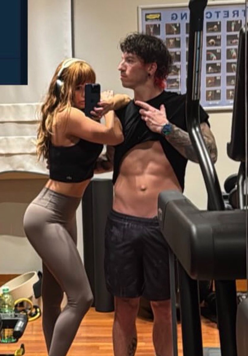 blurryfender's tweet photo. bisexuals everywhere just fell to the floor https://t.co/k3X68JOnse