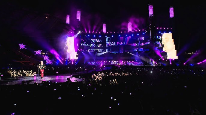showbiztriz's tweet photo. have you seen muse live before? https://t.co/w5pxSoZgVE