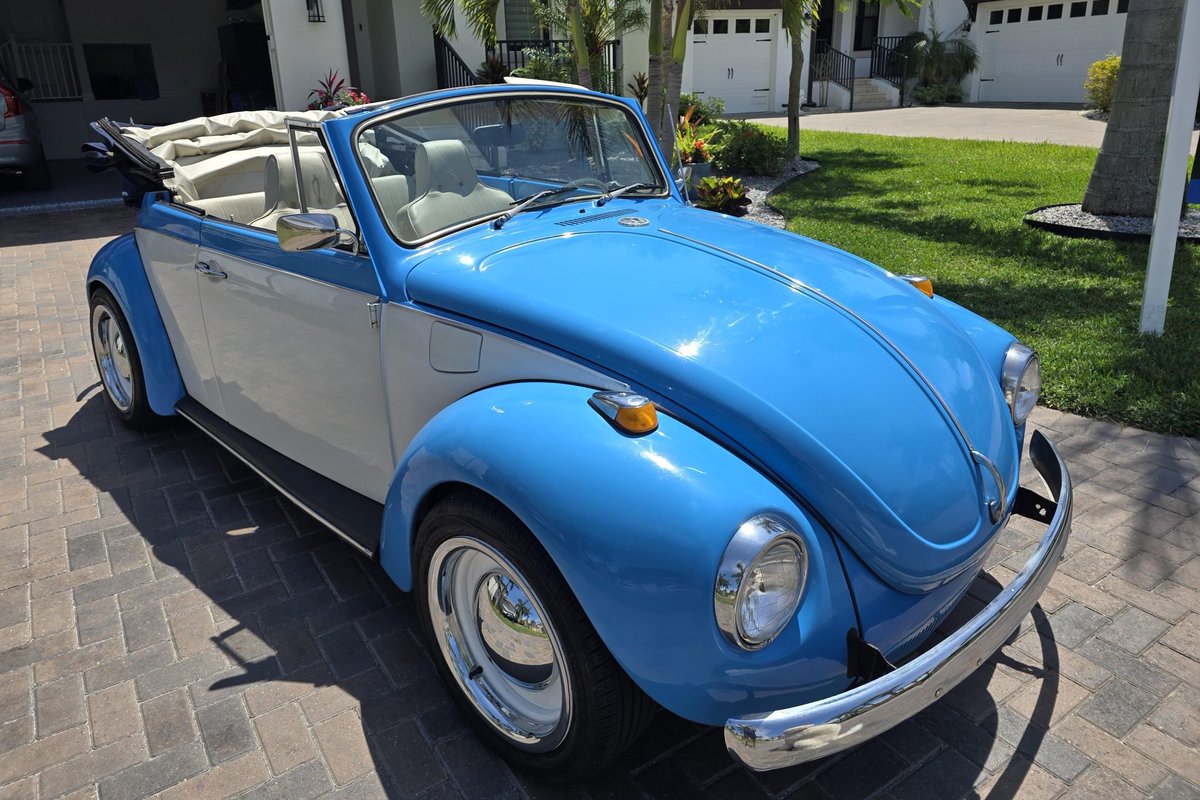 Bringatrailer's tweet photo. Sold: 1971 Volkswagen Super Beetle Convertible for $13,250. https://t.co/8zxDz3Sj84 https://t.co/FcxtDGvzU3