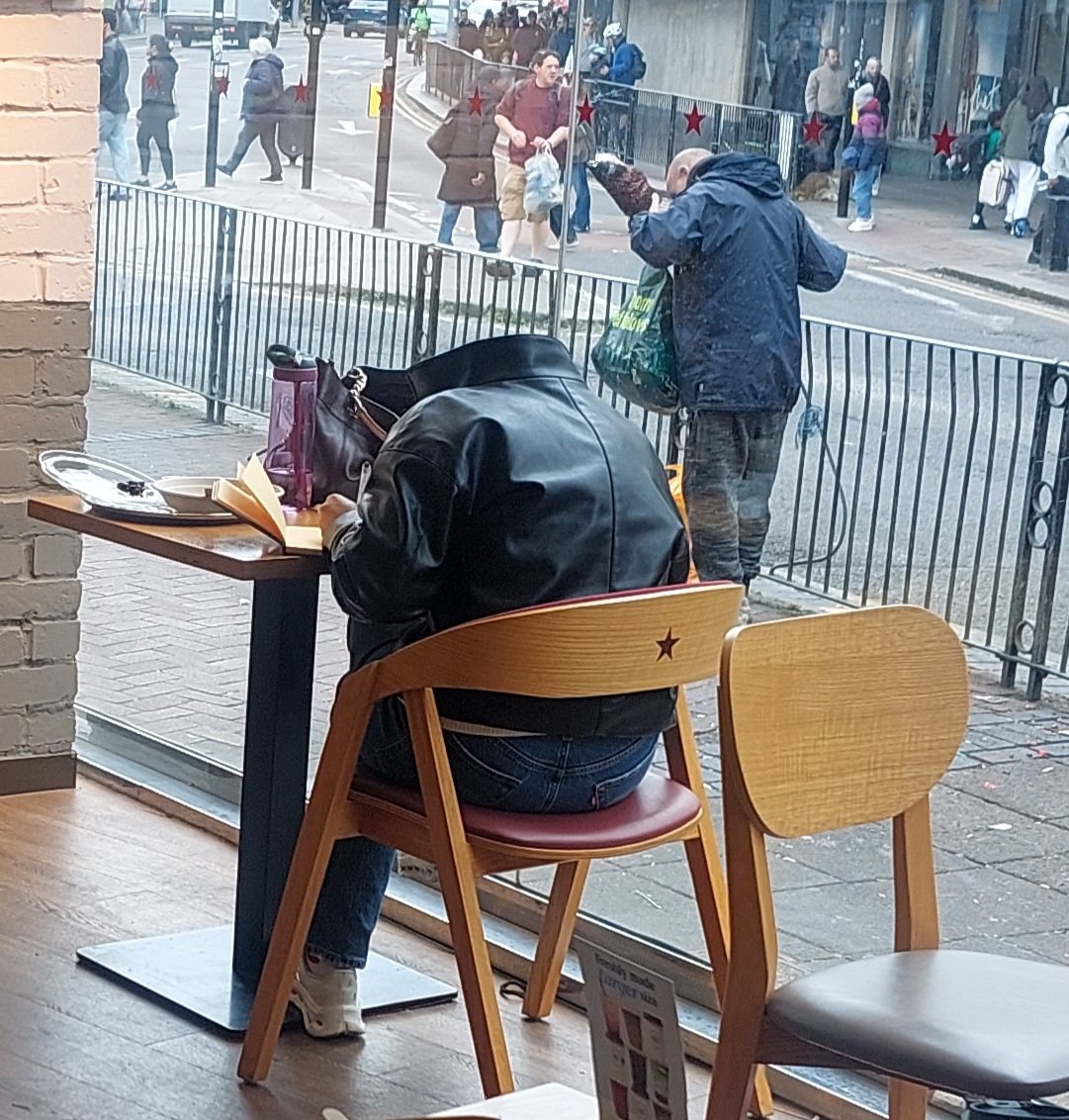 HurstAKA's tweet photo. Breaking: Ealing Man Finds Head in a Carrier Bag.. https://t.co/yPkHob8wEr