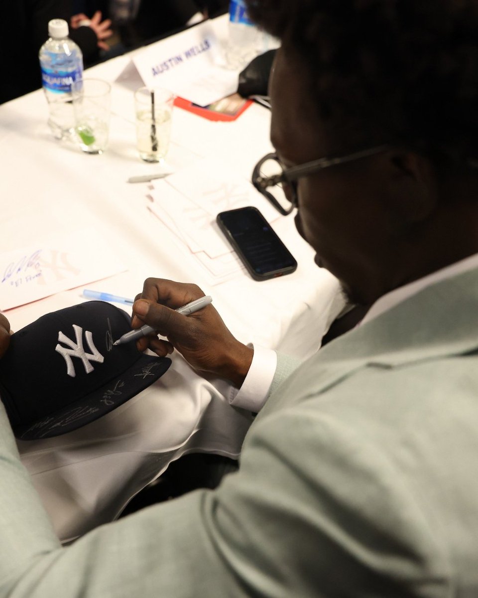 MMEventGroup's tweet photo. Behind-the-scenes with MME at the 2026 New York Yankees Homecoming Dinner ⚾️ @Yankees https://t.co/FisHswEPk9