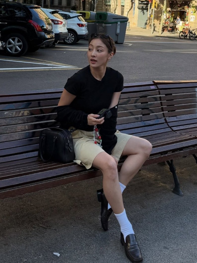hyohyojihyo's tweet photo. SHE'S TRYING TO ATTRACT WOMEN https://t.co/eqnjR6fVIg