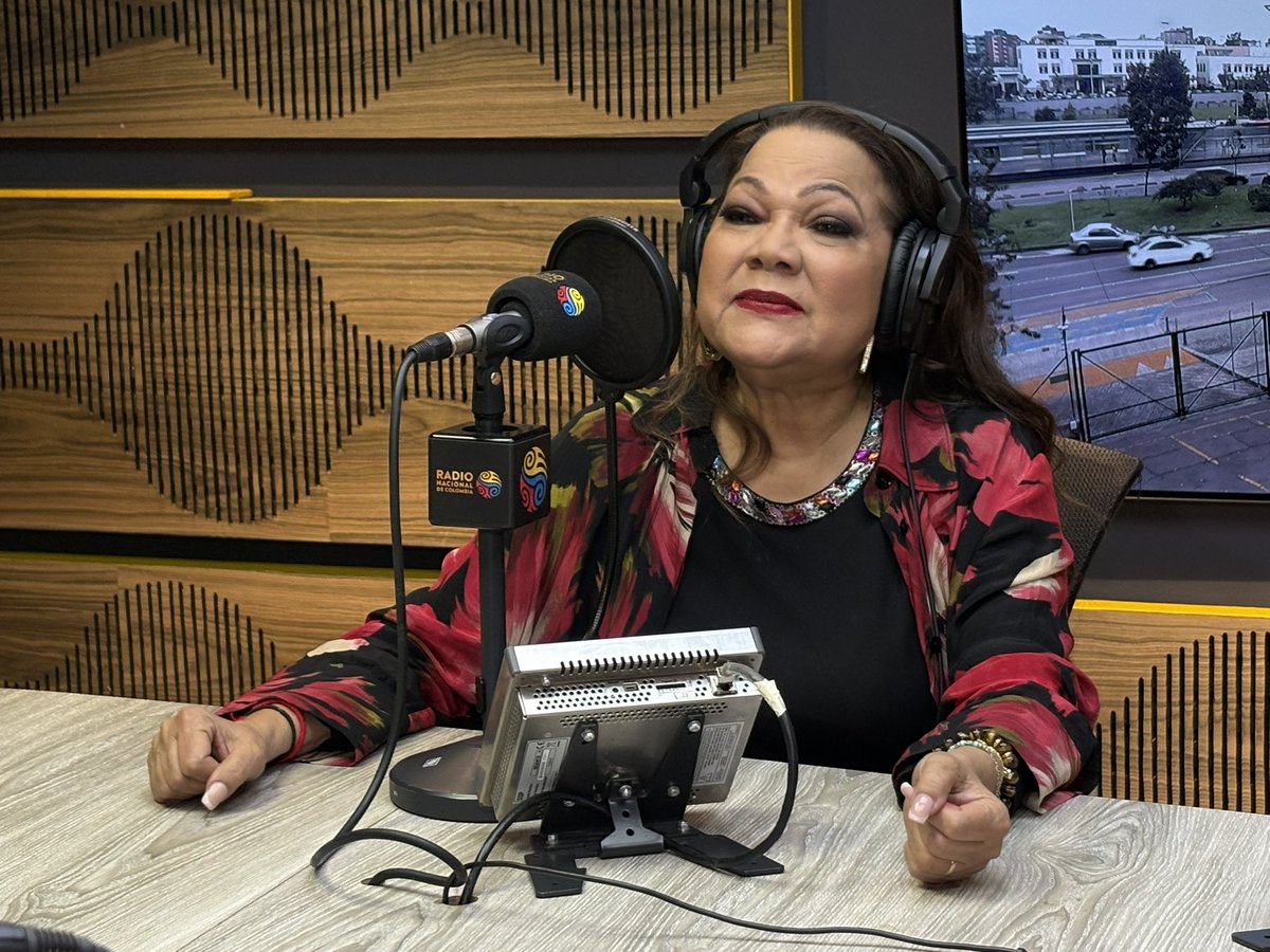 RadNalCo's tweet photo. 🎶✨ #LaOndaSonora estuvo junto a Ángela Carrasco.

En el programa de hoy conversamos con esta gran artista sobre sus próximas presentaciones, su trayectoria musical y las historias que han marcado su carrera. 🎤🎵
Una charla llena de música, recuerdos y emociones que no se pueden perder.
