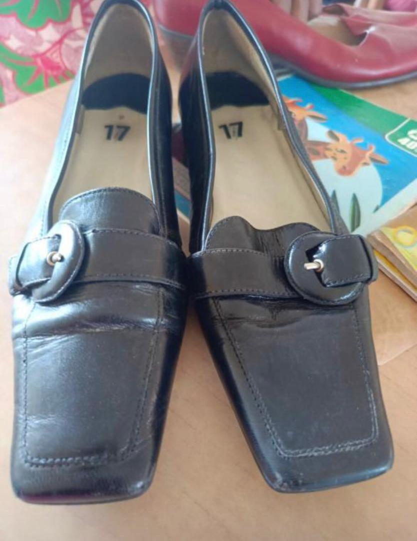 Elizabethbelah's tweet photo. Nothing is really wrong with this shoe, right? https://t.co/uOCN0rUpCH