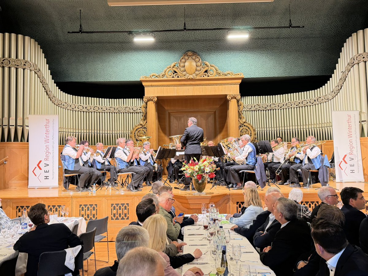 ralphbauert's tweet photo. 🪊 Musikalisches Highlight an der HEV-Generalversammlung: Brass Band Berg am Irchel. 

#immobilien #immobilienmarkt #hauseigentum #wohneigentum @HEVWinterthur https://t.co/mQEcqRO2JW