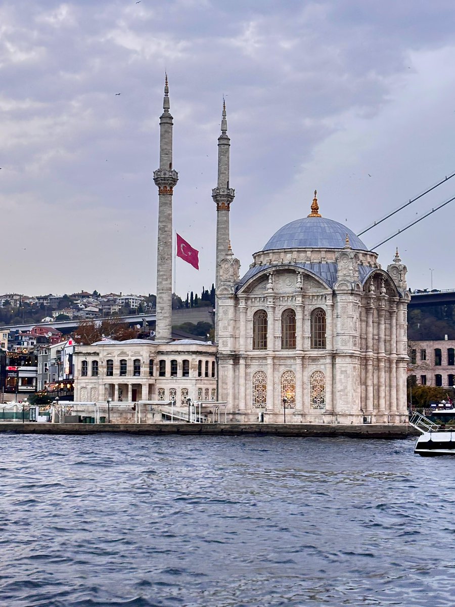 MDikayak's tweet photo. Sarı filtrelerle bok attığınız İstanbul’un güzelliğini konuşalım biraz 🫶🏻
Başka bir ülkeye ait olsa kıskançlıktan çatlardım fetheden ekibe sonsuz teşekkürler 🙏🏻 #İstanbul #Türkiye https://t.co/ZGYjTR69QC