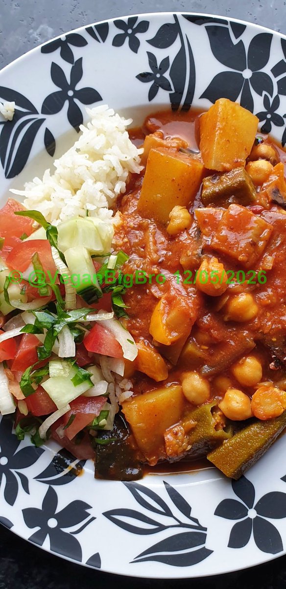 VeganBigBro's tweet photo. What was on the #vegan plate tonight?
Chickpea, Potato, Aubergine & Okra hot Madras curry served w/ Basmati Rice.
Served w/ wild garlic side salad.
#VeganHour #VeganForTheAnimals #ItsEasy2bVegan #VeganFood #Vegan4Life #SvenskaVeganer #KeepDeathOffThePlate #HomeCooking #Vegaani https://t.co/8IqLHrXaUu