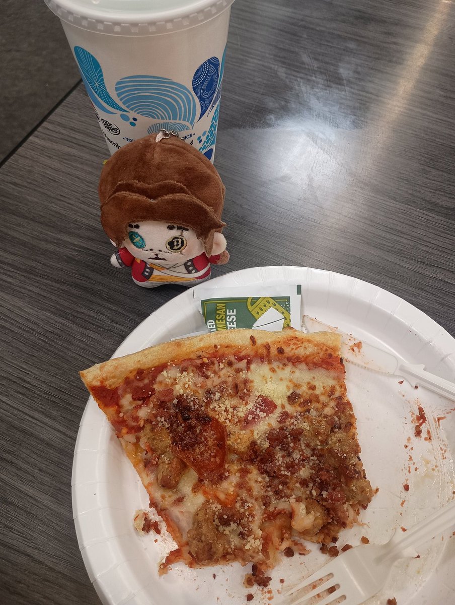 guest24140's tweet photo. We are having lunch https://t.co/Ip53VxwqaF