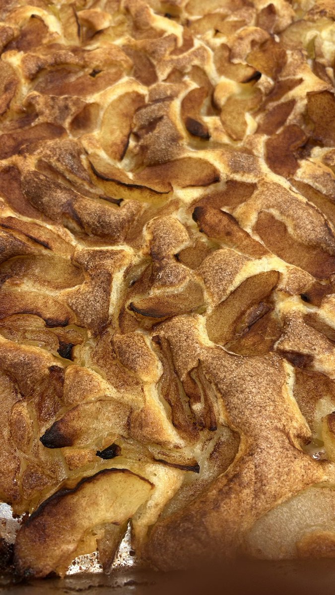 CarpeDMT's tweet photo. These apples got cobbled in a way they didn’t know was possible https://t.co/xVBUzJpJQZ