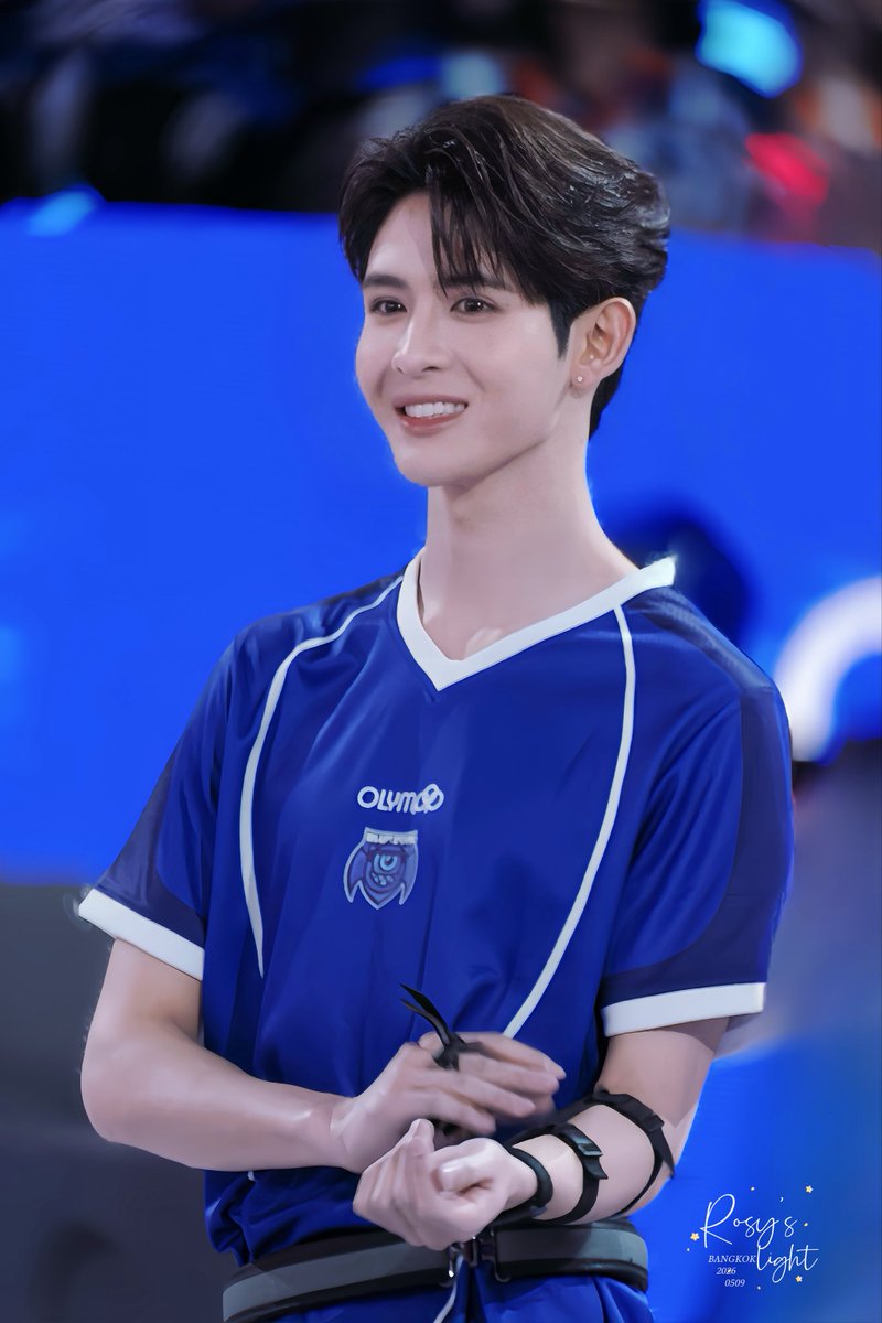 Rouduoduoshoudq's tweet photo. 是怎么把帅和好看融合在一起的呢🧐

DEXX IN OLYMPOP2026
#OLYMPOP2026DAY
#OLYMPOP2026xDMD
#JamesSu 
@Jamessu_w https://t.co/yTQgHl69nU