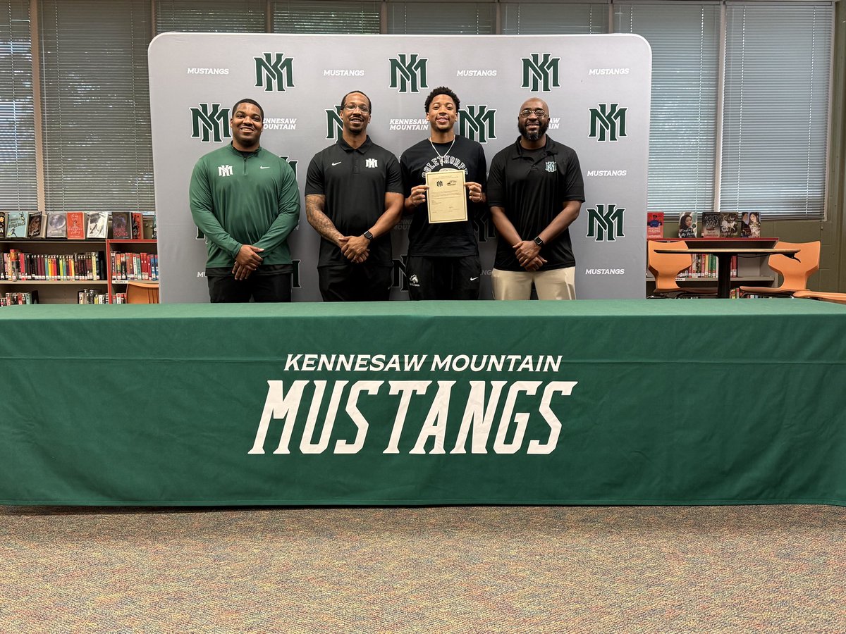 CoachFish3r's tweet photo. Congratulations Justin Mallett on committing to continue your basketball journey at Oglethorpe University! Beyond proud of everything you’ve accomplished at The Mountain. It has been a pleasure to coach you the last 3 years!🏔️🐎🏀 #DoTheWork https://t.co/RpviTQ9yAO
