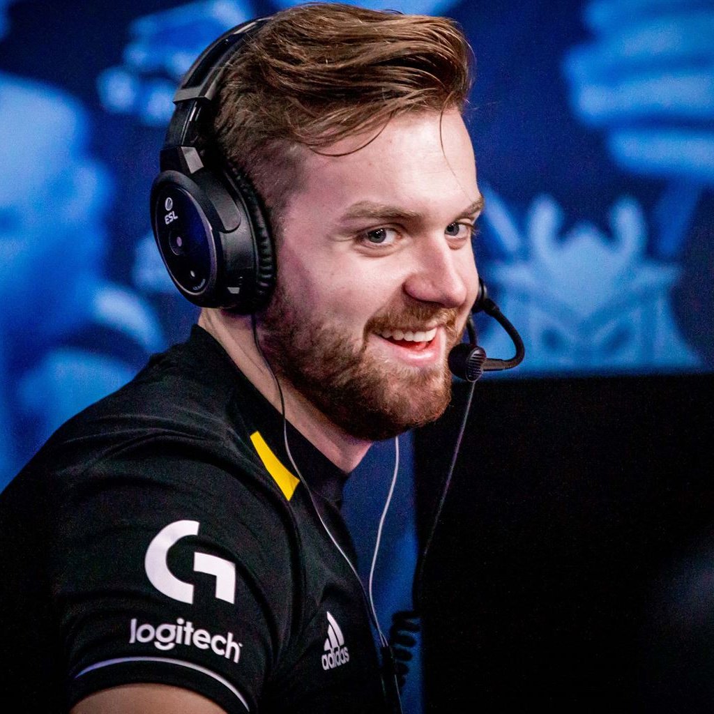 NiKo on Falcons benching kyxsan for karrigan 
