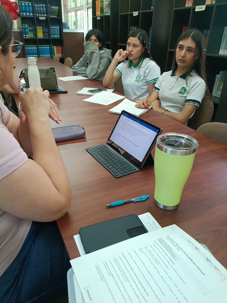Cobaes221's tweet photo. En COBAES 22 se realizó la jornada de discusión del Modelo Educativo 2025 del MCCEMS, con la participación de 6 docentes y 6 estudiantes.
La actividad se llevó a cabo en coordinación con la dirección  y la mtra. Bertha Torrontegui , fortaleciendo el diálogo y la mejora educativa. https://t.co/nYcf6tzcR5