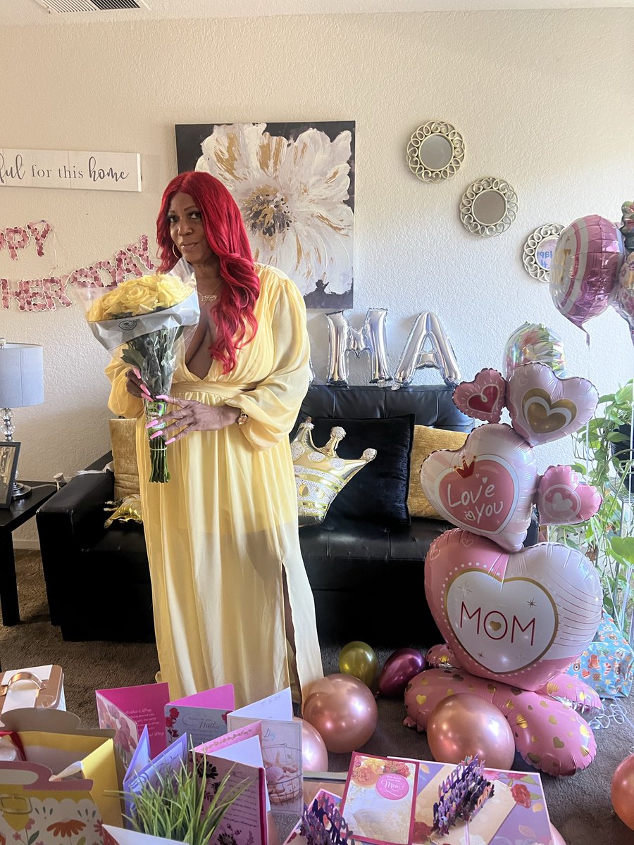 mzcalired1's tweet photo. Mother’s Day 2026 🥂🍾💐🫶🏽💛 https://t.co/SAM5zgsd2F