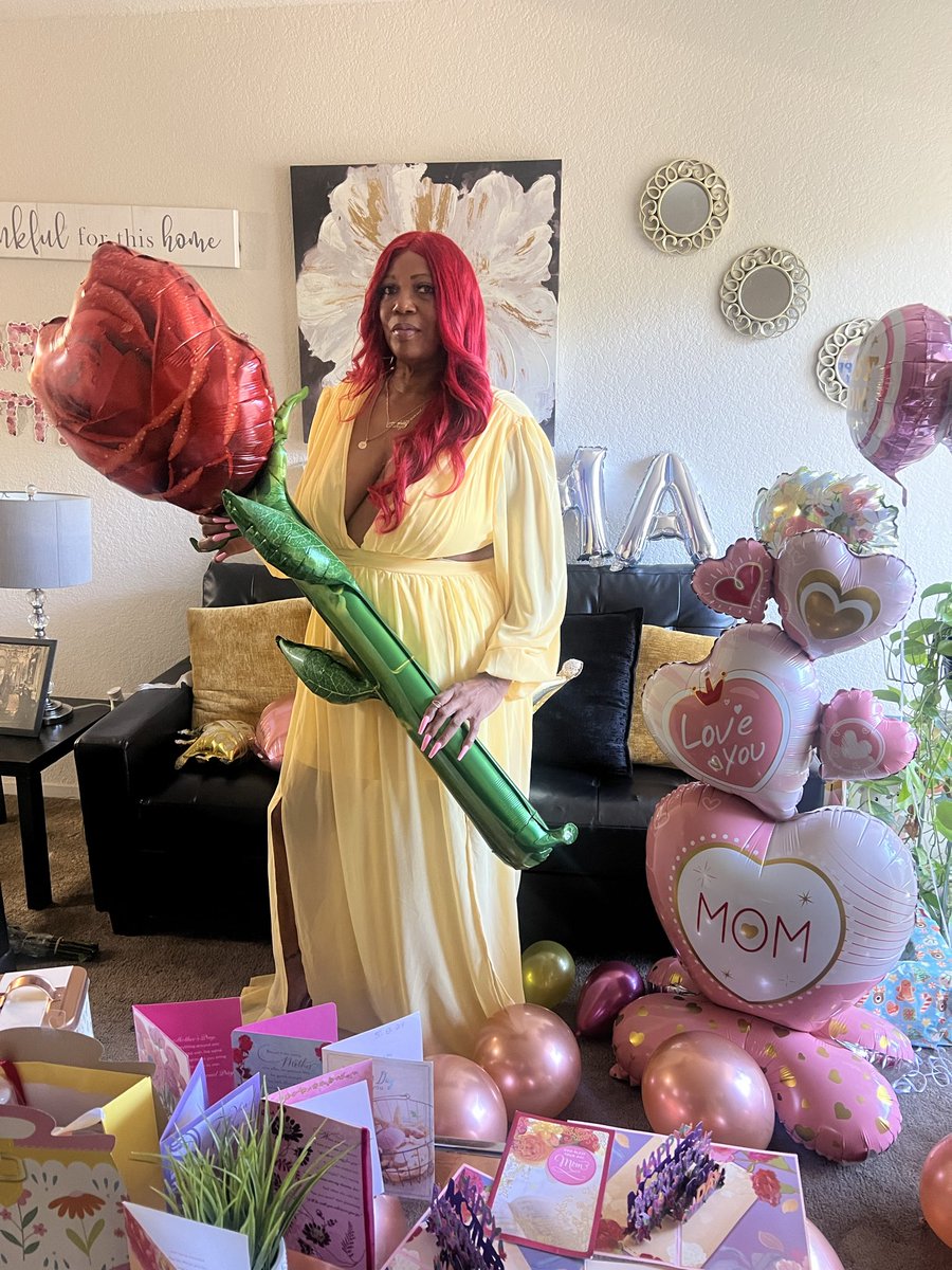 mzcalired1's tweet photo. Mother’s Day 2026 🥂🍾💐🫶🏽💛 https://t.co/SAM5zgsd2F