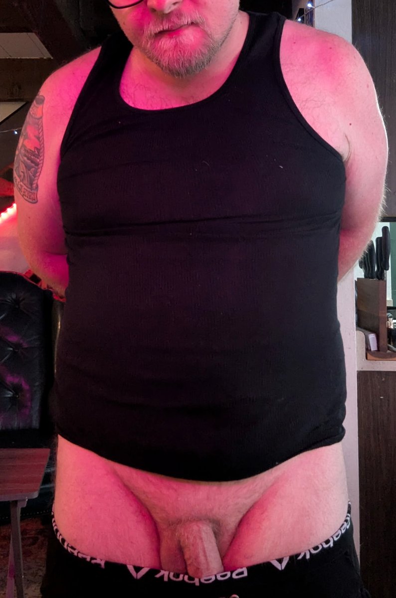 CasterlyRockKnk's tweet photo. Where my #dadbod fans at? https://t.co/uWXtVqmv8V