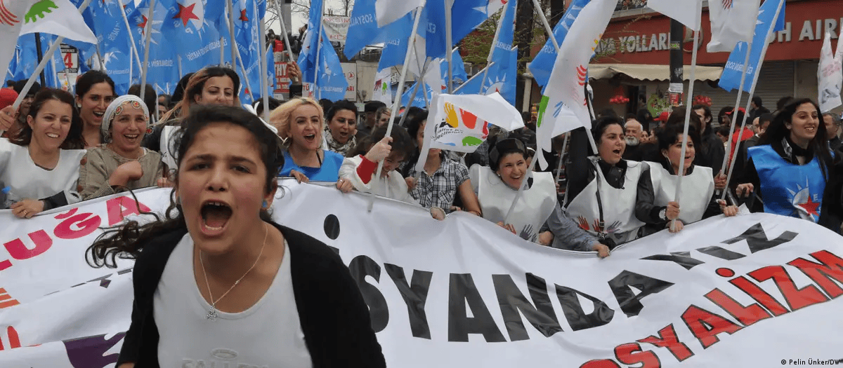 IBenario's tweet photo. Revolutionary socialists will overcome the fascist blockade! 
Countless arrests and fascist methods did not intimidate us. Stand with ESP in the fight to end fascist dictatorship and gain political freedom for all.
Free the prisoners of 3 February!
#100GündürTutsaklar https://t.co/fgFMDZYw7G