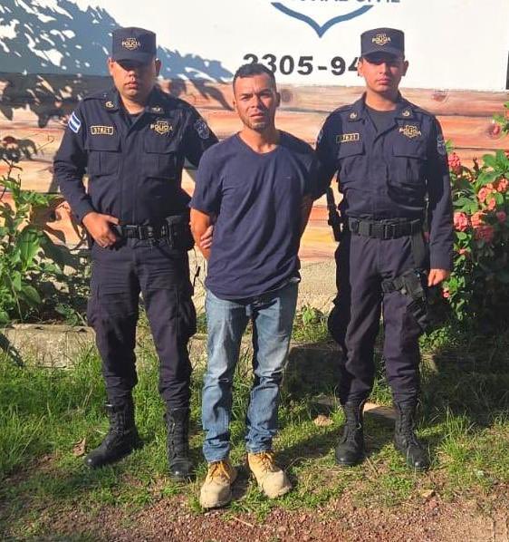 PNC El Salvador tweet media