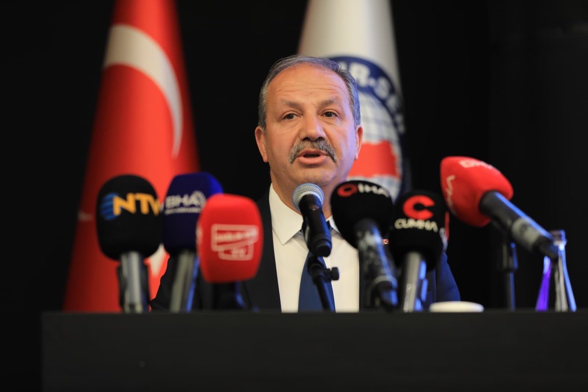 SSMahmutFaruk's tweet photo. “Hemşireler Konuşuyor” programımızı büyük bir coşkuyla tamamladık. 

Teşrifleriyle bizleri onurlandıran TBMM Sağlık Aile, Çalışma ve Sosyal İşler Komisyon Başkanvekili ve AK Parti Bayburt Milletvekili Sn. Prof. Dr. Orhan Ateş’e, kıymetli akademisyenlerimize, Türkiye’nin dört bir yanından gelen fedakâr hemşirelerimize ve teşkilat mensuplarımıza yürekten teşekkür ediyorum.

Bu anlamlı organizasyonun hazırlanmasında emeği geçen tüm mesai arkadaşlarıma şükranlarımı sunuyorum. Hemşirelerimiz ve tüm sağlık profesyonellerimiz için her platformda hak aramaya, güçlü yarınları birlikte inşa etmeye devam edeceğiz.

#HemşirelerKonuşuyor
#SözHemşirelerde
#HemşirelerGünü