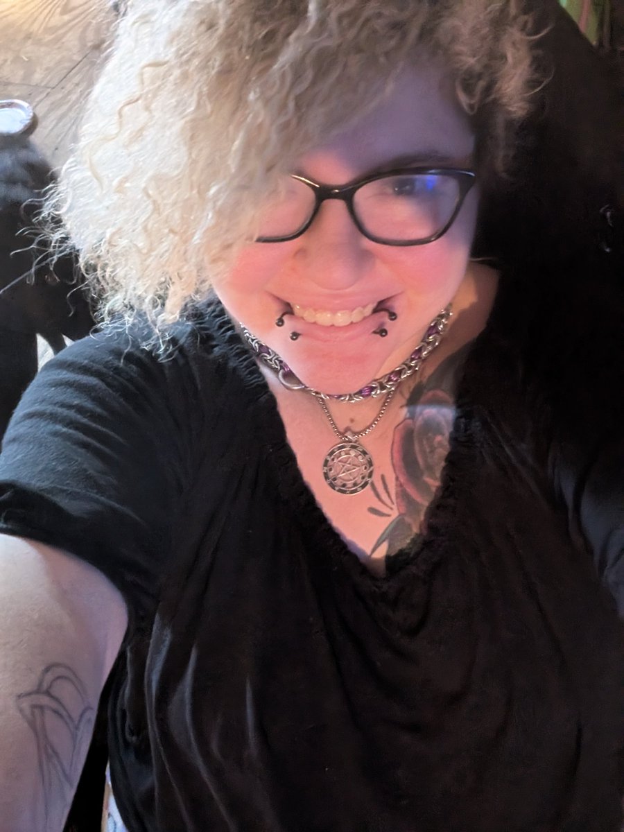 QueenIceBitch2's tweet photo. Good morning sluts and losers 😏😜😘 https://t.co/R5Oiow3A8j