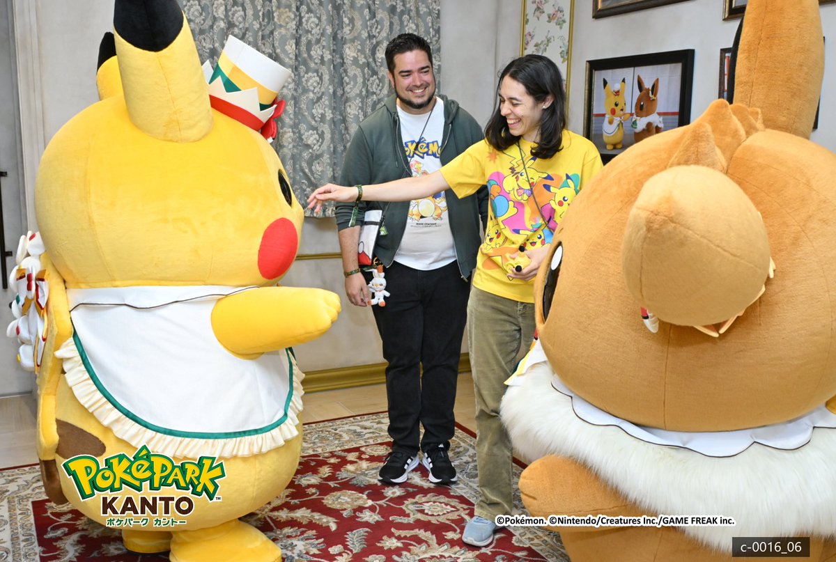 Klamus's tweet photo. Tuvimos sesión de fotos con Pikachu &amp; Eevee #pokeparkkanto #Pokémon https://t.co/b4cYWg3gah