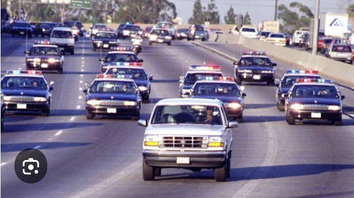 LBagienski's tweet photo. @KandiSamples Well don’t get a white bronco 😂😂😂 https://t.co/Pq8V88iyJm