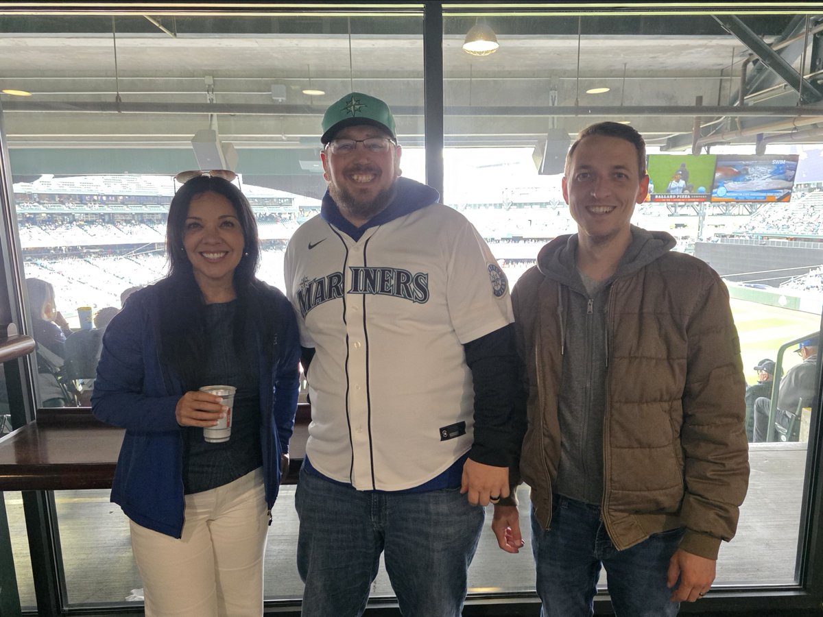 RushCompanies's tweet photo. Last week, Rush Commercial Construction team members from Ninebark Apartments and Bradley Heights, along with Shared Services, headed to T-Mobile Park to watch the @Mariners beat the Braves 3–1. ⚾

A fun afternoon of laughs, team spirit, and time together outside of work. 🙌 https://t.co/en1F9Bswyw