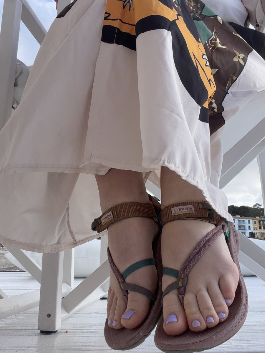 DivineArchM's tweet photo. Evening sandal worship in Mallorca 🌅💜  

These purple toes have been walking all over the island in my favorite sandals all day… now they’re tired, a little sandy, and extremely demanding.  

Would you drop to your knees right here on the deck and kiss every single toe through the straps? Or would you beg to take the sandals off with your teeth and clean my soles with your tongue?  

Tell me exactly how you’d serve these feet tonight 👅  
First $15 tribute in bio gets priority attention + personal voice note from Mallorca 😈  

#FootFetish #Findom #Femdom #SweatyFeet #SoleWorship #PurpleToes #SandalWorship #BeachFeet #Paypig #GoddessFeet #MallorcaGoddess #TeaseAndDenial #FootSlave 

@rt_feet @rtsubbi @nadybiggy @justaslave15 @gogo30033973