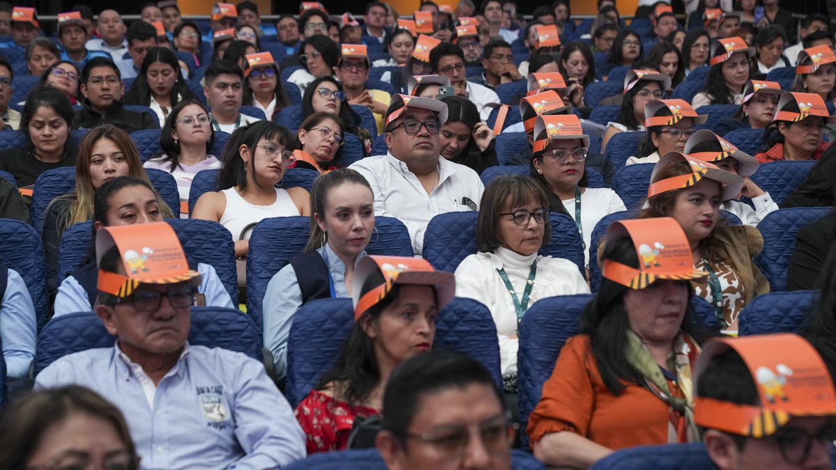 MinTrabajoEc's tweet photo. En el encuentro “Hablemos de Seguridad en el Trabajo: Visión 2030 para la prevención y trabajo seguro”, el ministro @haburbano participó de un espacio de diálogo e intercambio de experiencias que fortaleció la cultura de prevención de riesgos laborales en el país.
#ElNuevoEcuador https://t.co/YHoVhUcV1w