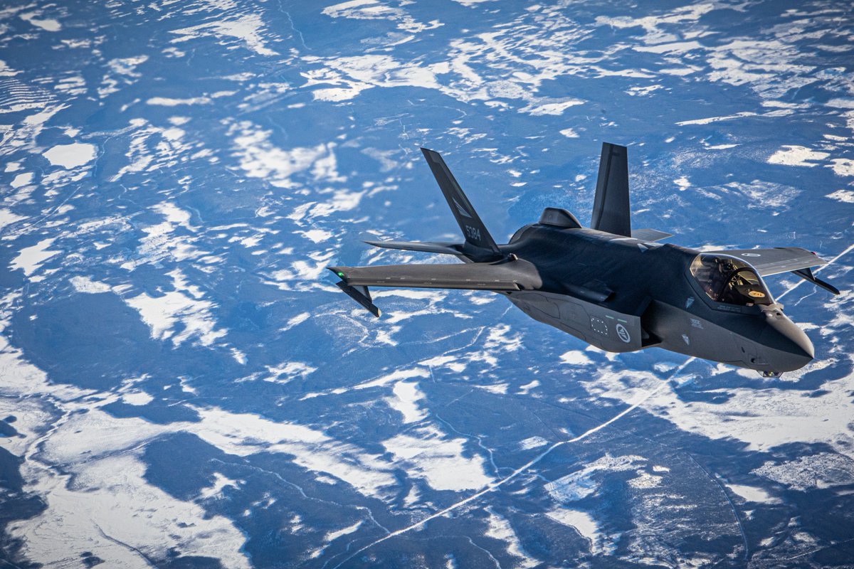 refueled's tweet photo. F-35 Lightning II https://t.co/sqp8QFLjIJ