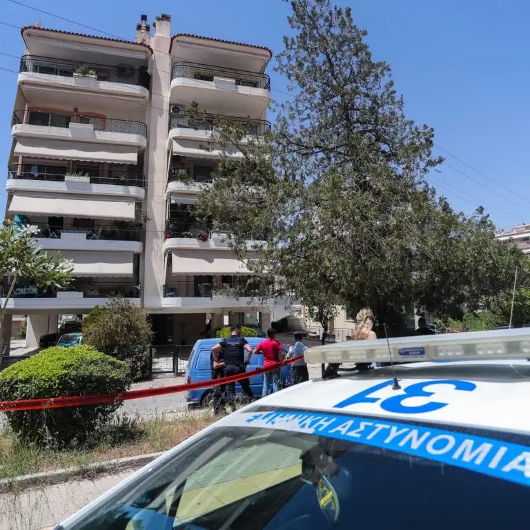 red_salute's tweet photo. «Φέτος είναι η χρονιά που θα δώσω πανελλήνιες,αλλά φοβάμαι ότι δεν θα πάω καλά.Το ξέρω ότι δε θα πάω καλά κι έτσι θα καταλήξω σε μία δουλειά που δεν θα μου δίνει λεφτά. Πλέον δεν με ευχαριστεί τίποτα από τη ζωή(..)Μαμά,μπαμπά,δεν θέλω πια να ζω».

Ούτε τώρα καταλαβατε; #Ηλιούπολη https://t.co/F7XHSHIlIV