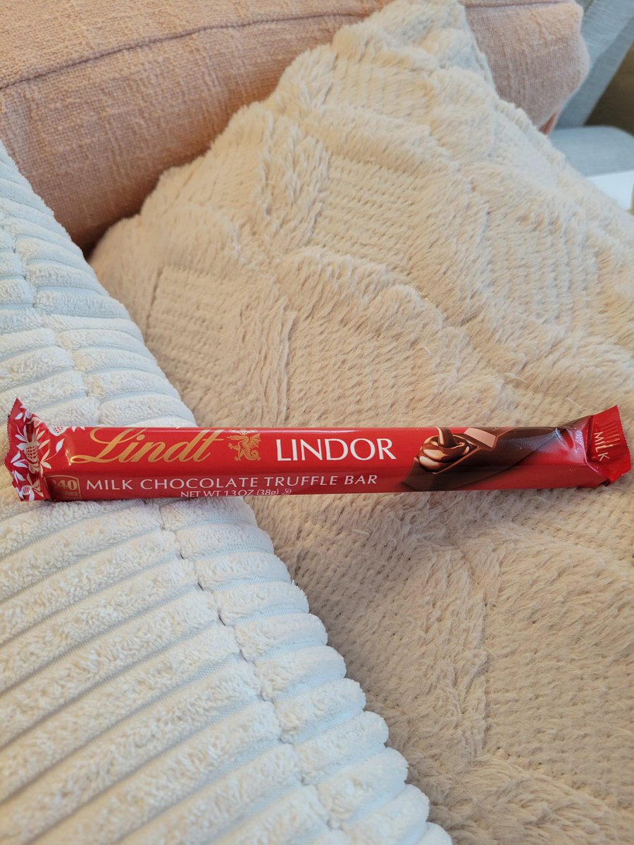 MirelaSetkic's tweet photo. One of those days...when chocolate is the only solution 😭💪
#lindt #chocolate https://t.co/CLwjQqm0c4
