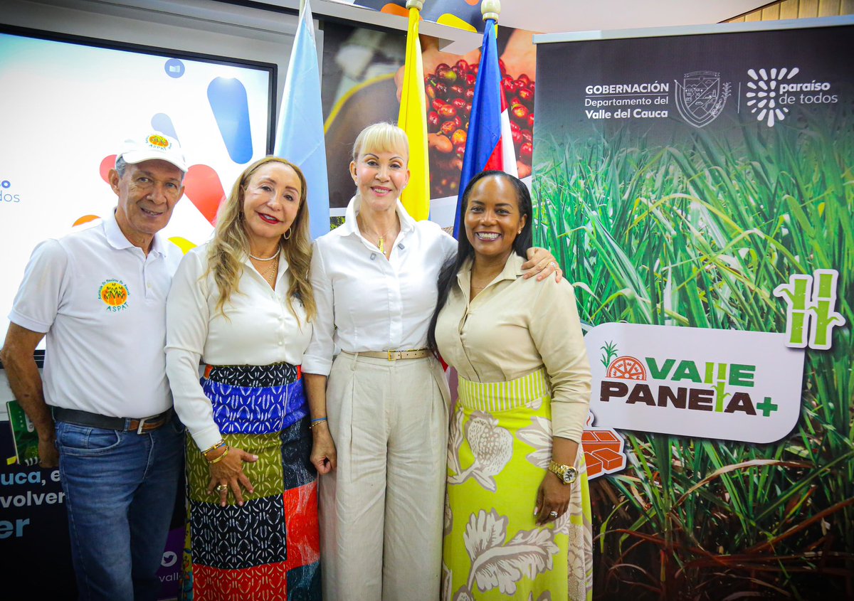 MariaLuceroU's tweet photo. Desde la @GobValle @AgricultuValle se llevó a cabo por nuestra Gobernadora @DilianFrancisca , el lanzamiento del proyecto financiado por SGR para el mejoramiento de la eficiencia, productividad, sostenibilidad y competitividad del sector panelero por valor de 1.600 millones. https://t.co/8xrUPz8CAE