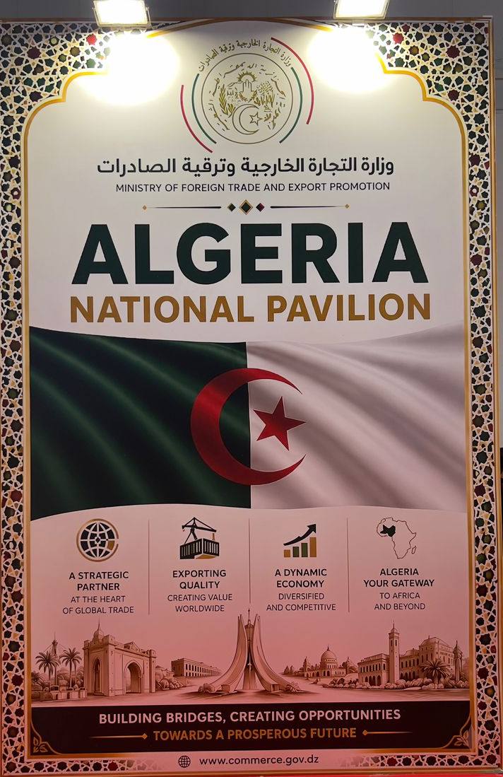 EmbAlgeriaItaly's tweet photo. بيان: قام سعادة السفير محمد خليفي، مرفوقا بالقنصل العام للجزائر بميلانو السيدة مريم زيدي، بزيارة الجناح الجزائري بمعرض توتو فود TUTTOFOOD الذي ينعقد بميلانو من 11 الى 14 ماي 2026.
شهدت هذه الطبعة مشاركة 14 مؤسسة اقتصادية جزائرية متخصصة في انتاج وتصدير المنتجات  الغذائية والفلاحية https://t.co/gqSwKGt9iR