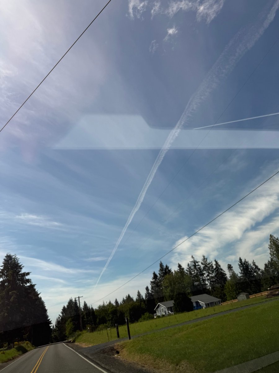 PastMaster242's tweet photo. #Chemtrails are real https://t.co/09p2KATAaO