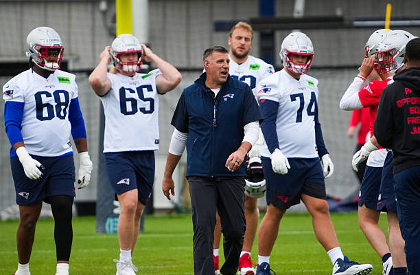nacionpatriots's tweet photo. > Sus jugadores lo siguen amando
> Él sigue enfocado en el equipo
> Nosotros avanzamos https://t.co/hHnqk4LovH