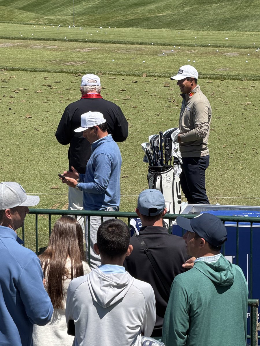 ckrabach's tweet photo. He’s here, 30 minutes later. Shoutout to my friend for hitting me to see him walking out while I was watching Rory. @hovihead @ViktorHovi https://t.co/LWUXSGbAqV