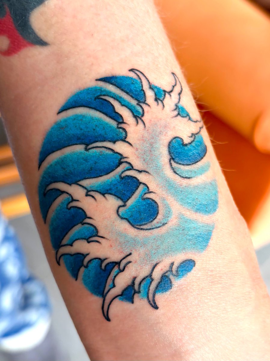 cjtudor's tweet photo. Second tattoo of the day. In memory of my mum and dad. The wave returns to the ocean. 🌊 https://t.co/6iJapA74q9