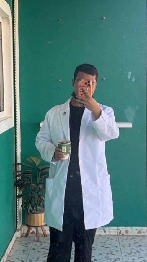 RayanAlqbali's tweet photo. On May 12th, I celebrate the path I chose for myself.
Being part of a world-first robotic heart transplant journey inspired me to pursue nursing with pride and purpose.
Proud to belong to a profession built on humanity, knowledge, and strength. 
#اليوم_العالمي_للتمريض https://t.co/I8c35zzyuy