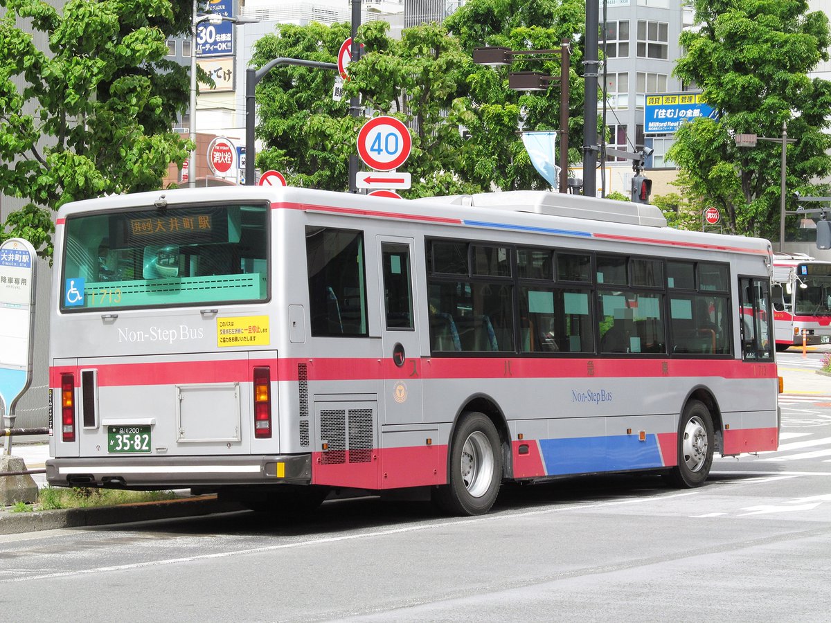 kakio05's tweet photo. 高津営業所で専ら教習車として活躍していたTA713が、今年2月に池上へ転属。転属後もしばらくは教習車としての活躍でしたが、4月末より路線を走っています。池上にはこの型の車両が合いますね。真新しいナンバープレートは目立ちますが。
東急バス I713、品川200か35-82、日産ディーゼルPKG-RA274KAN。 https://t.co/8h1a87WmDO